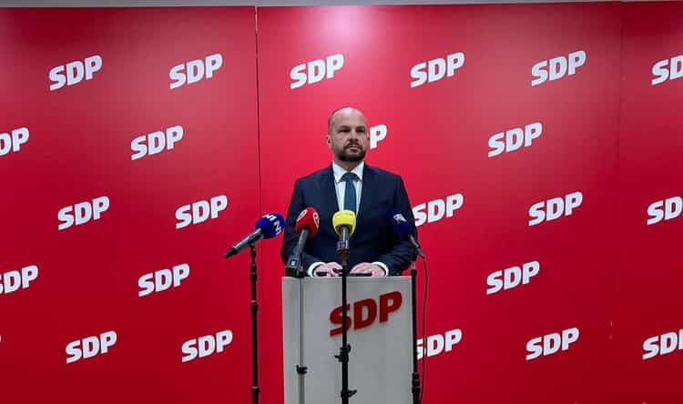 Vlada grubo politizira sport i udara na lokalnu samoupravu!