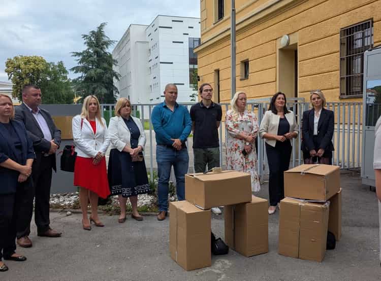 Forum mladih ispred Sabora upozorio na problem stanovanja mladih